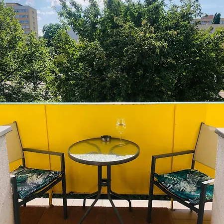 Centrum Wyzwolenia Apartment *